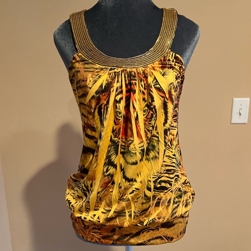 Women’s Top Sz Medium. By L8ter